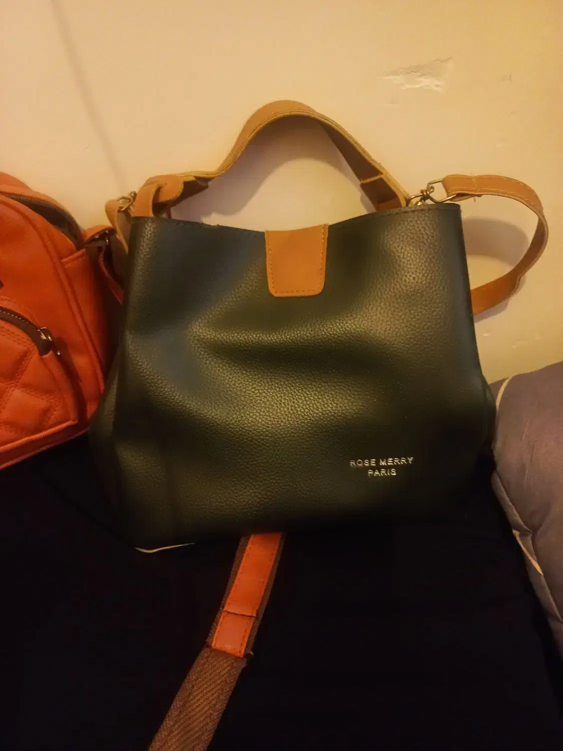 کیف|کیف، کفش، کمربند|کرمان, |دیوار