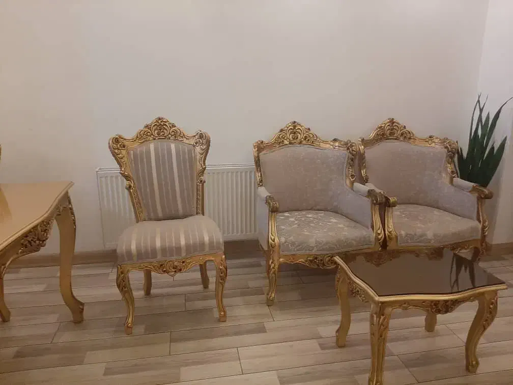 مبل و میز نهار خوری بدون کوچک ترین اسیبی|مبلمان خانگی و میز عسلی|رشت, کاکتوس|دیوار