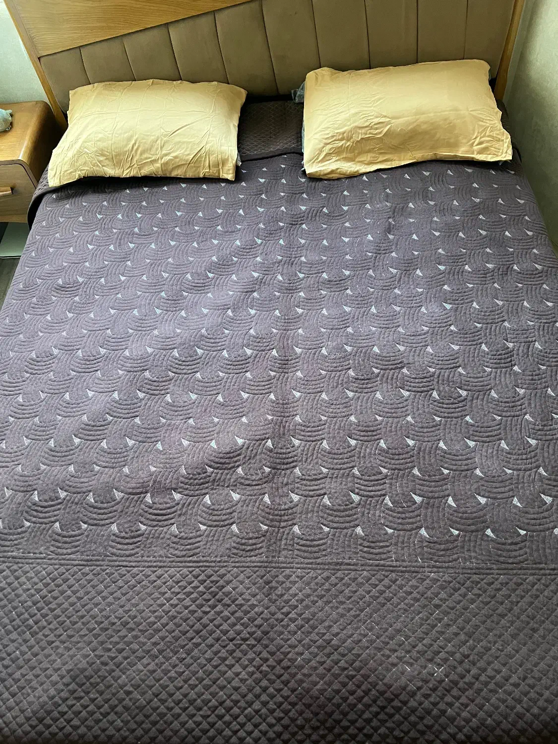 روتختی ۲ نفره ۴ تکه وتعدادی ملحفه|سرویس روتختی|کیش, |دیوار