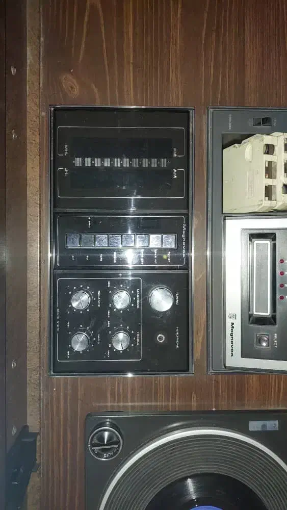 رادیو گرام و کاتریج مگناوکس آمریکایی|کلکسیون اشیاء عتیقه|شیراز, عفیفآباد|دیوار