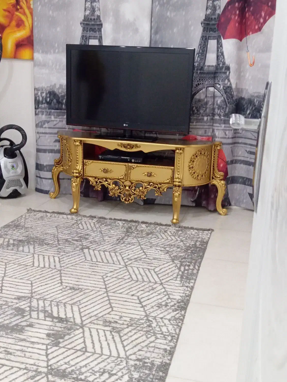 یک عدد تلویزیون السیدی مارک ال جی ۴۲ اینچ ومیز|تلویزیون و پروژکتور|مشکیندشت, |دیوار