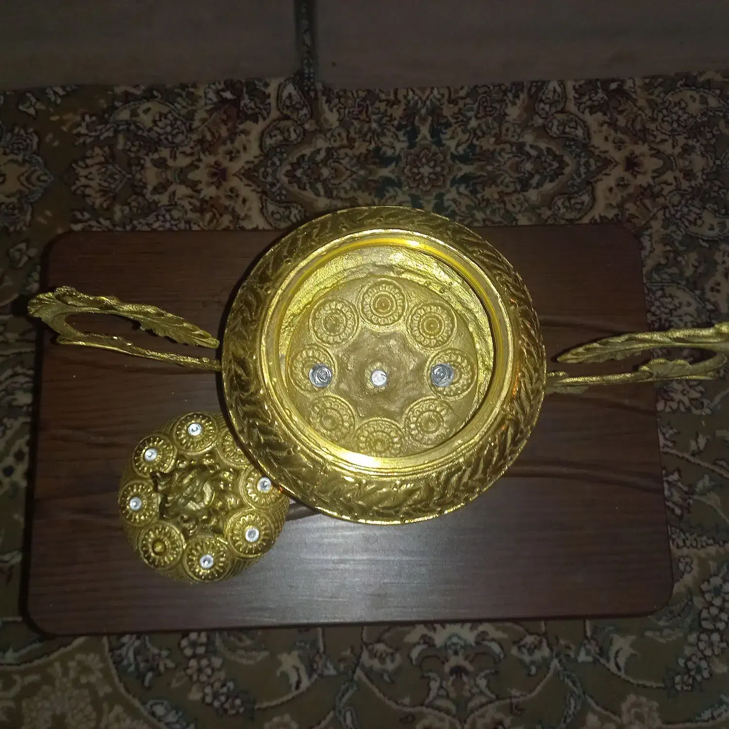 شکلات خوری برنزی نو|مجسمه، تندیس، ماکت|قم, سراجه (۱۵ خرداد)|دیوار