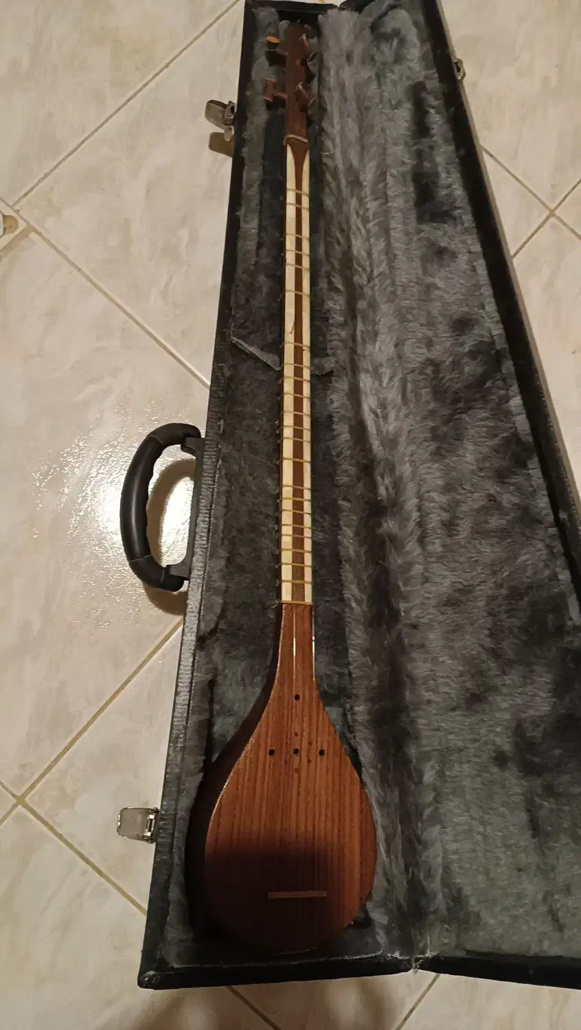 سه تار.|سازهای سنتی|تهران, اکباتان|دیوار