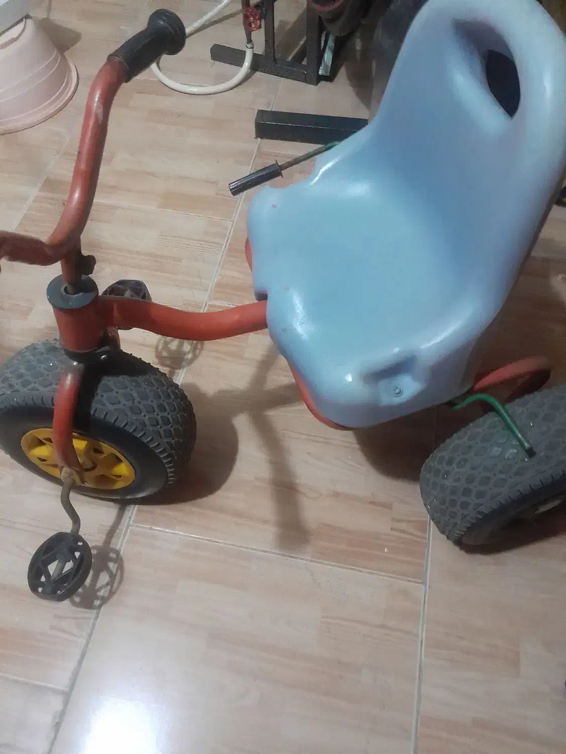 سه چرخه فلزی سالم بادوام|اسباب‌بازی بچه|ارزوئیه, |دیوار