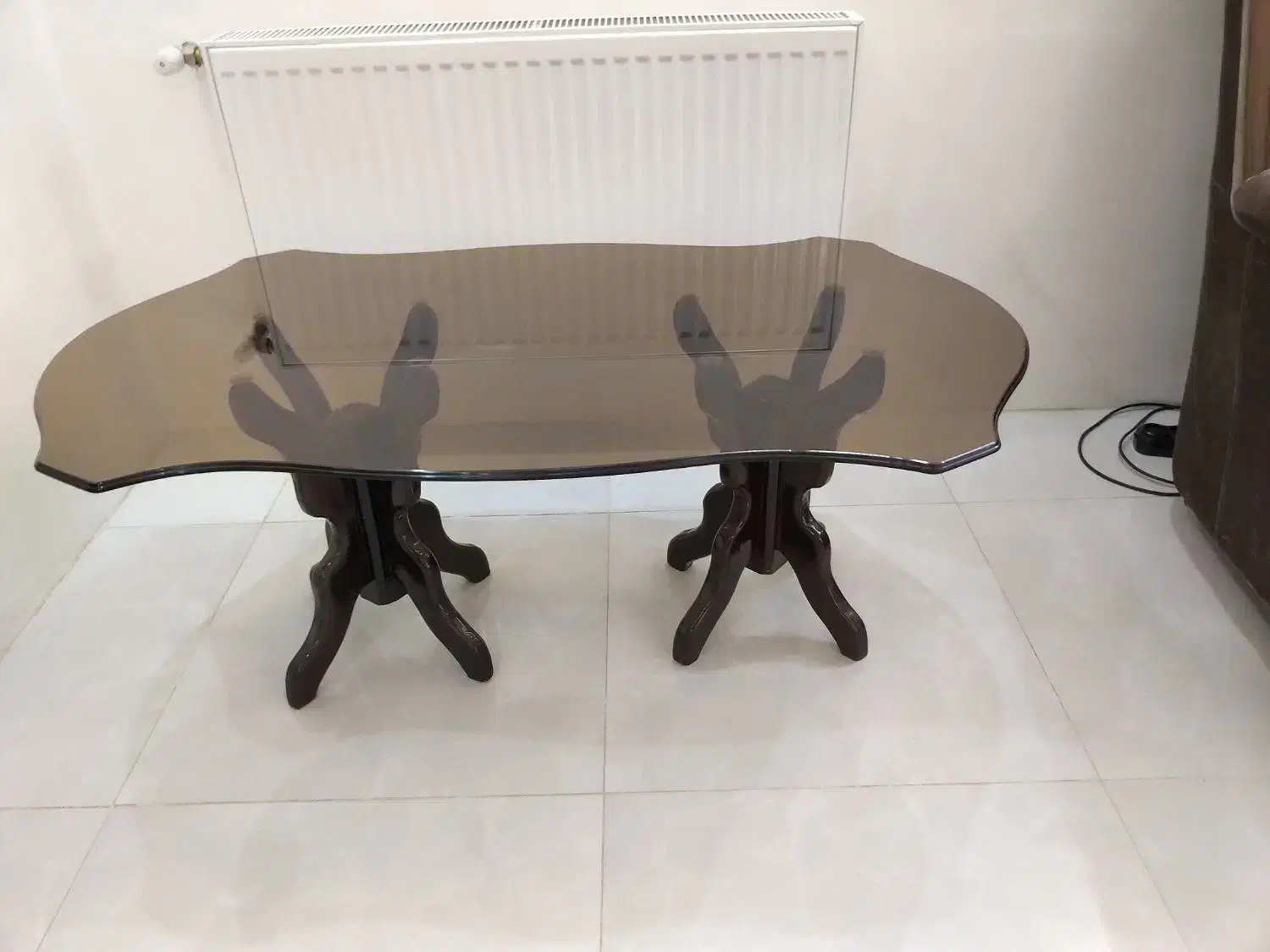 میز جلو مبلی شیشه ای با پایه چوبی|مبلمان خانگی و میز عسلی|همدان, |دیوار