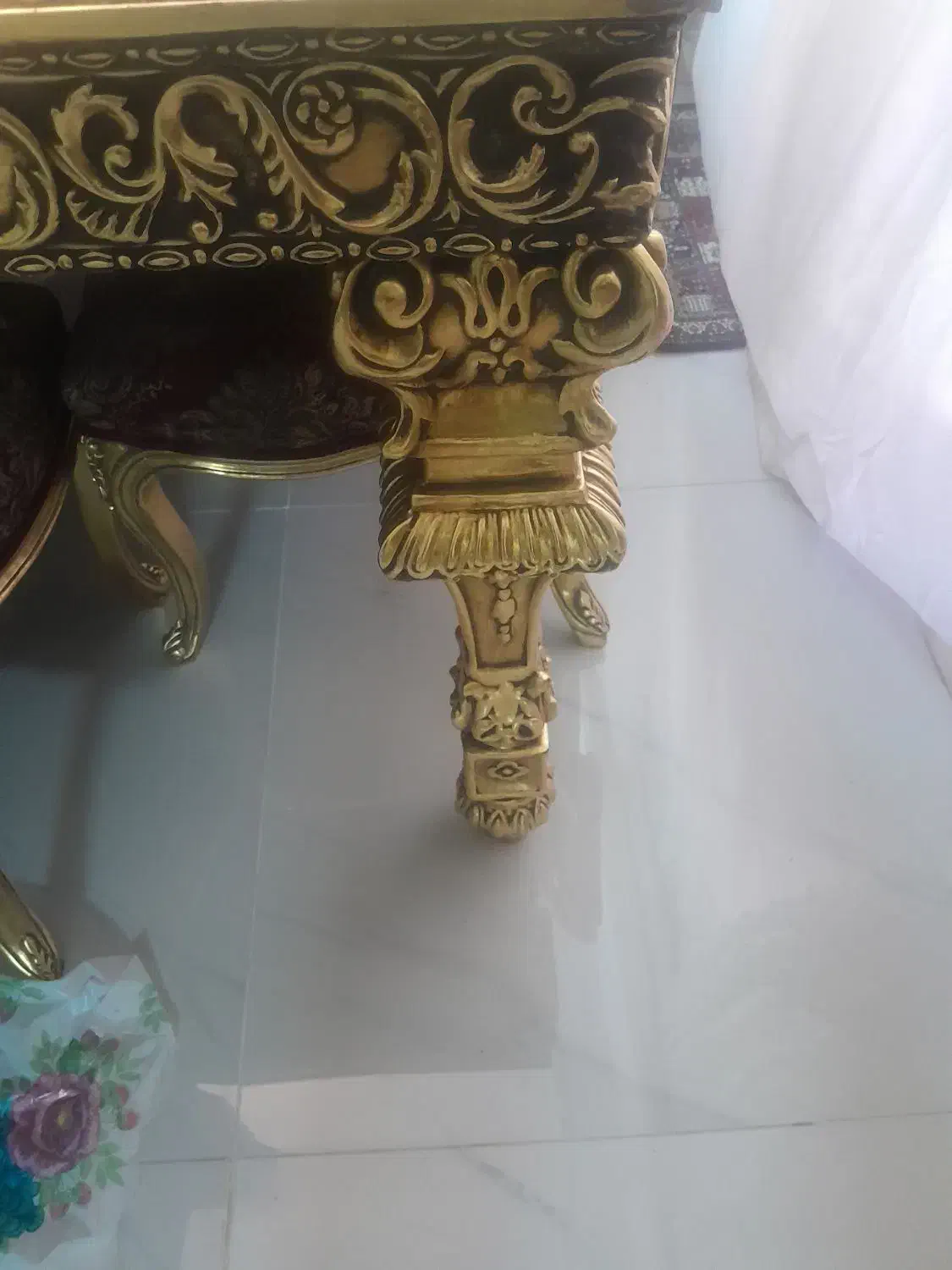 میز غذا خوری|میز و صندلی غذاخوری|اصفهان, باغ زیار|دیوار