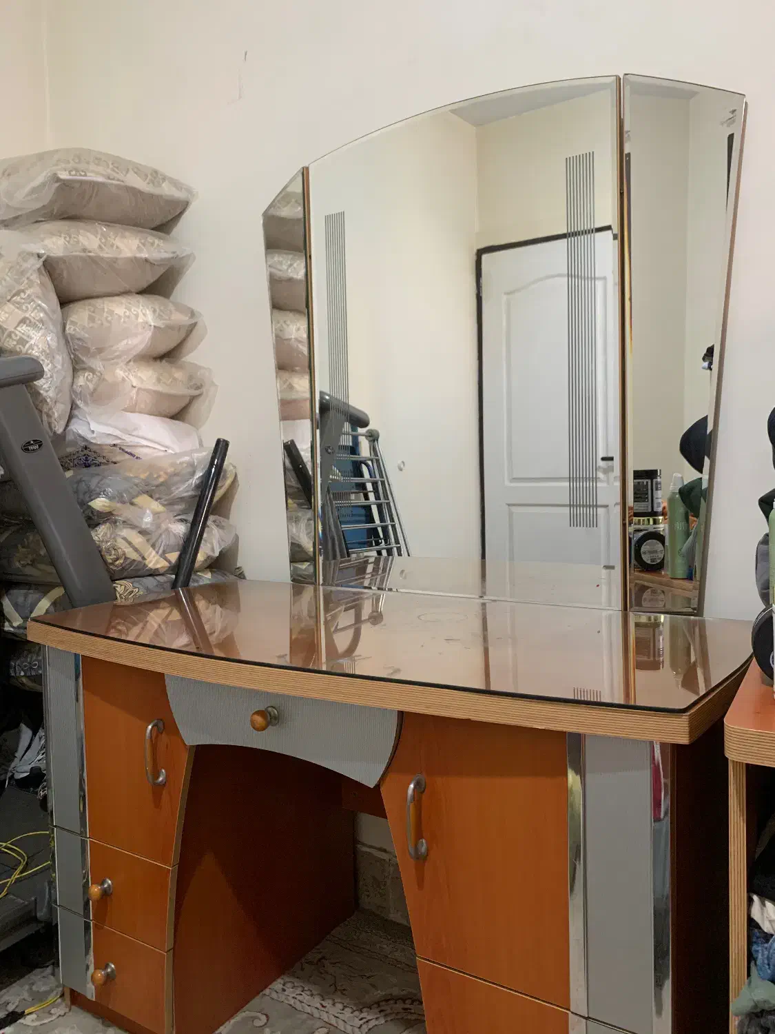 سرویس تخت خواب+میز تحریر+میز کامپیوتر*اینه|میز تحریر و کامپیوتر|محمدشهر, همایون ویلا|دیوار