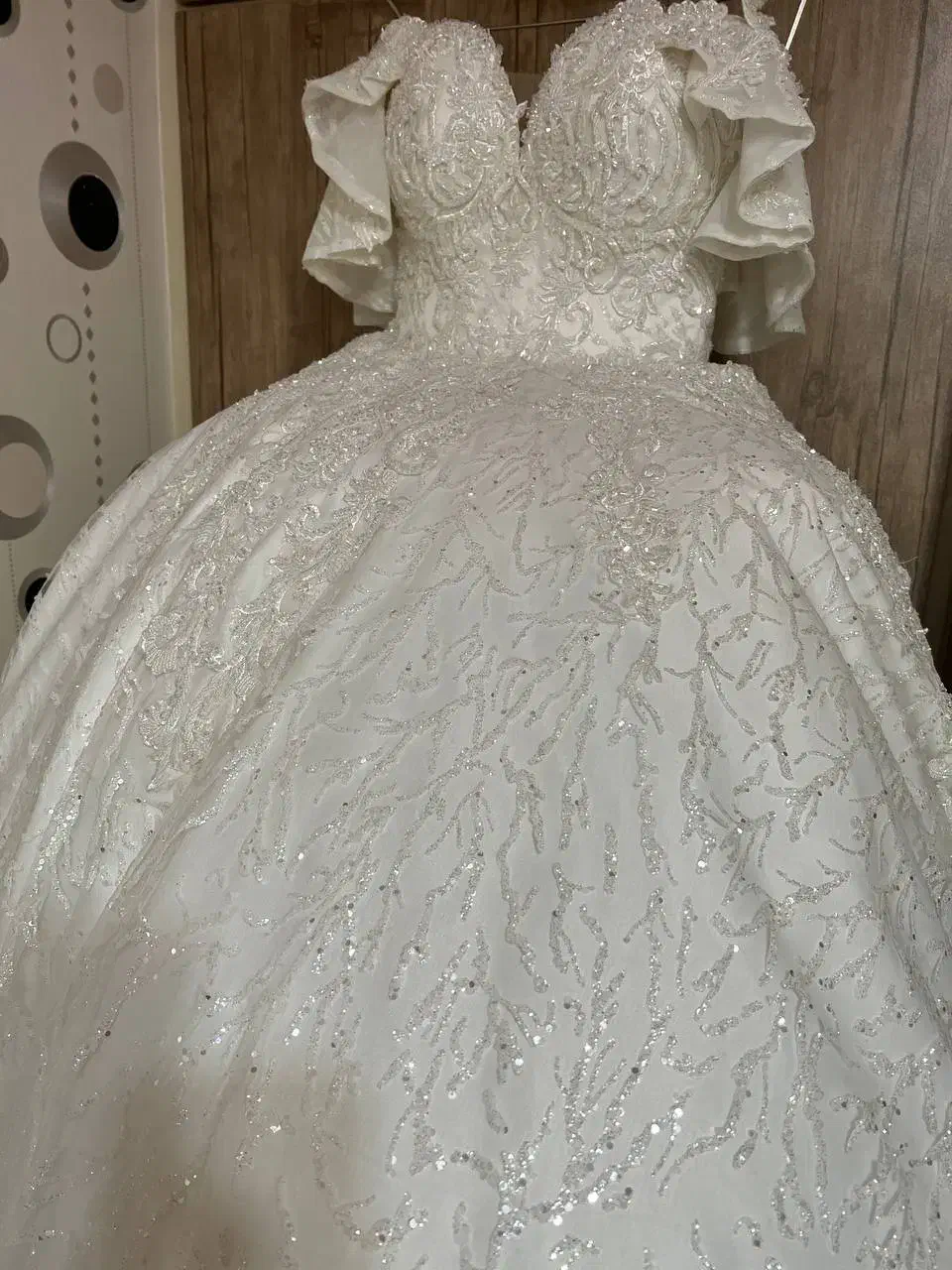 لباس عروس|لباس|ری, شهید غیوری (ابن باویه)|دیوار