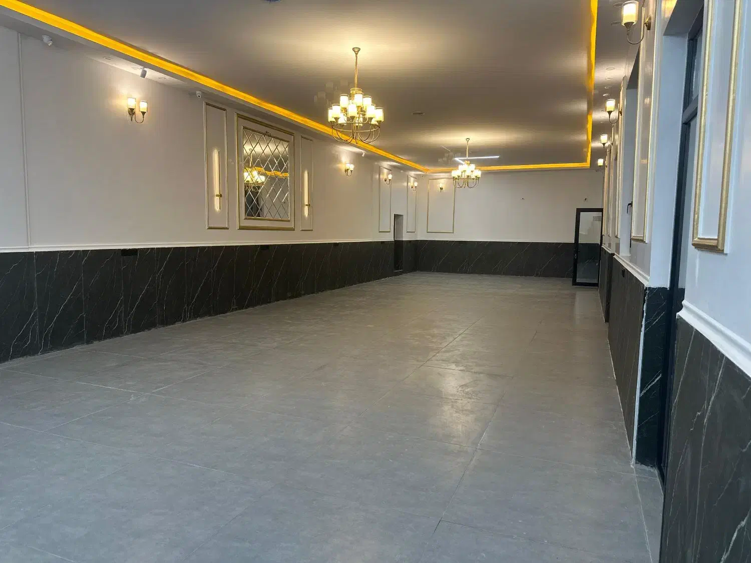 سالن مراسم|خدمات پذیرایی، مراسم|کرج, کلاک پایین|دیوار