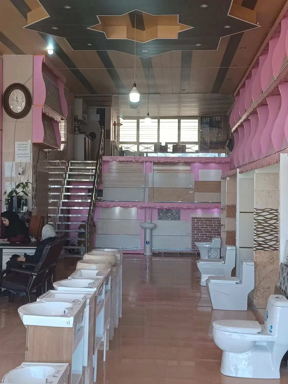 تجاری ۱۴۰ متر نبش میدان لولو|اجارهٔ مغازه و غرفه|بروجرد, |دیوار