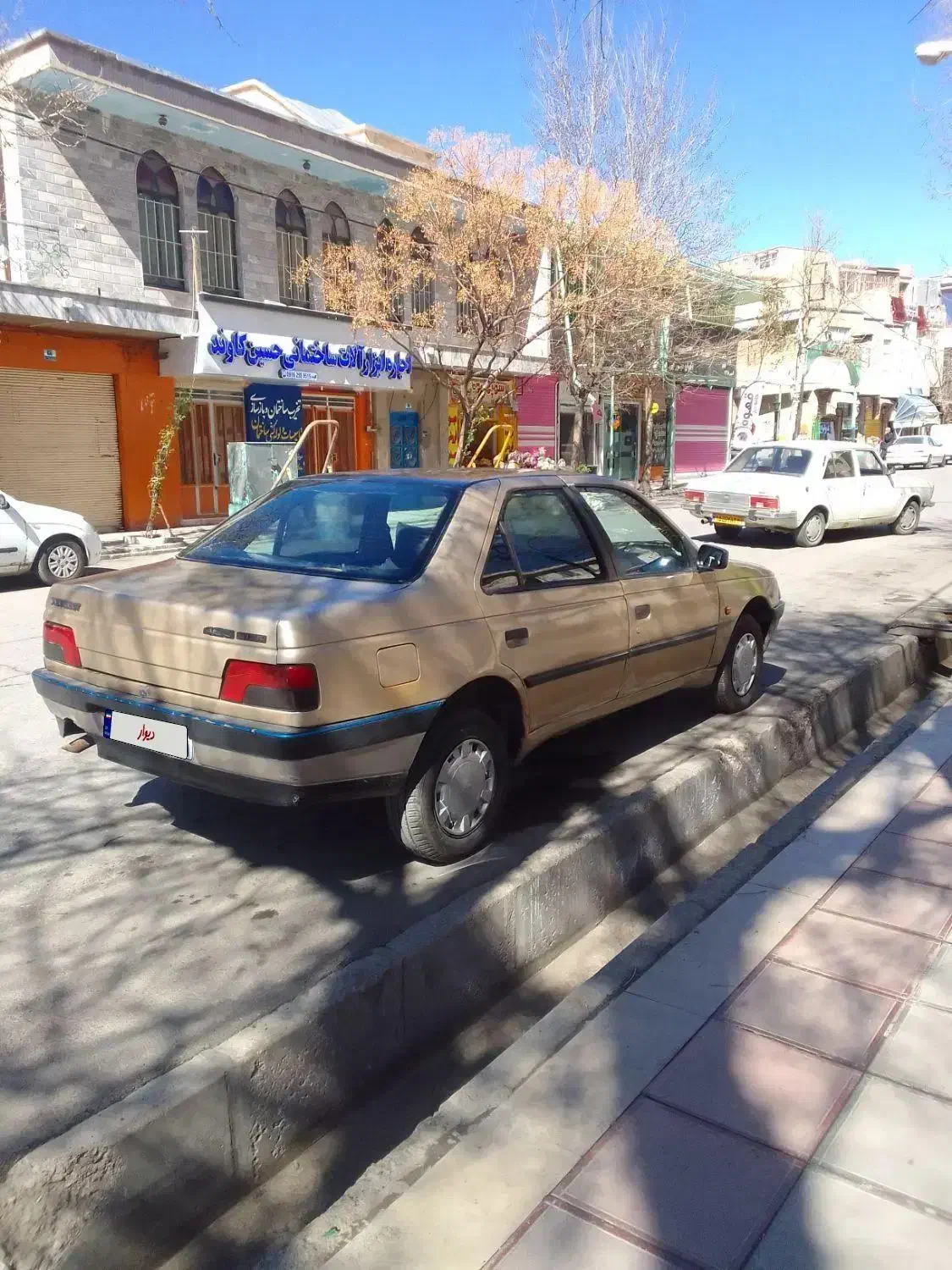 پژو ۴۰۵ مدل۸۳|خودرو سواری و وانت|بروجرد, |دیوار