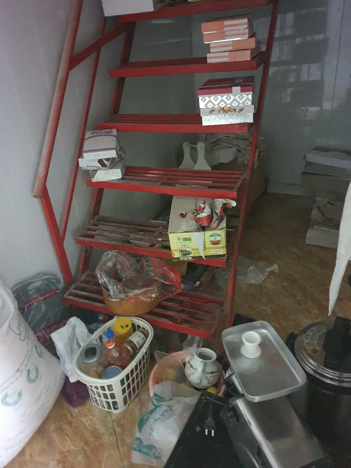 اجاره ورهن فروشگاه و کارگاه شیرینی پزی|اجارهٔ مغازه و غرفه|گیلان غرب, |دیوار