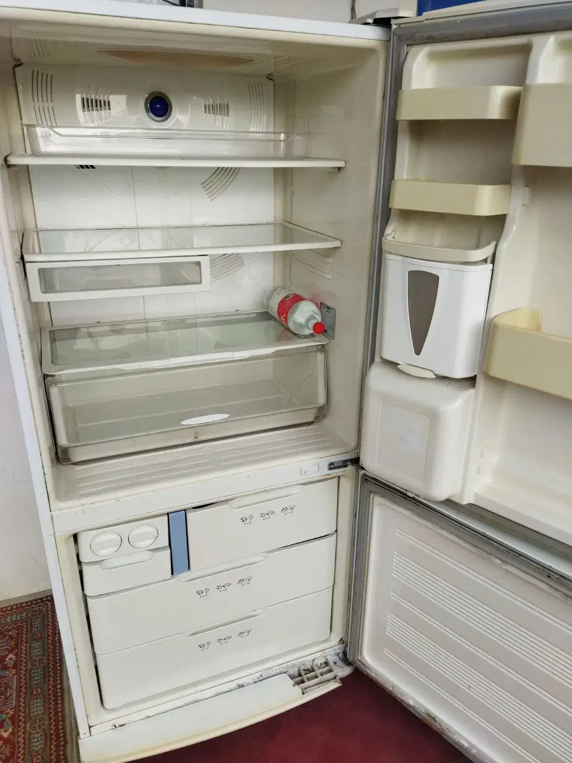 یخچال فریزر جادار وکاملا سالم ضد برفک و خونه روشنه|یخچال و فریزر|گنبد کاووس, |دیوار