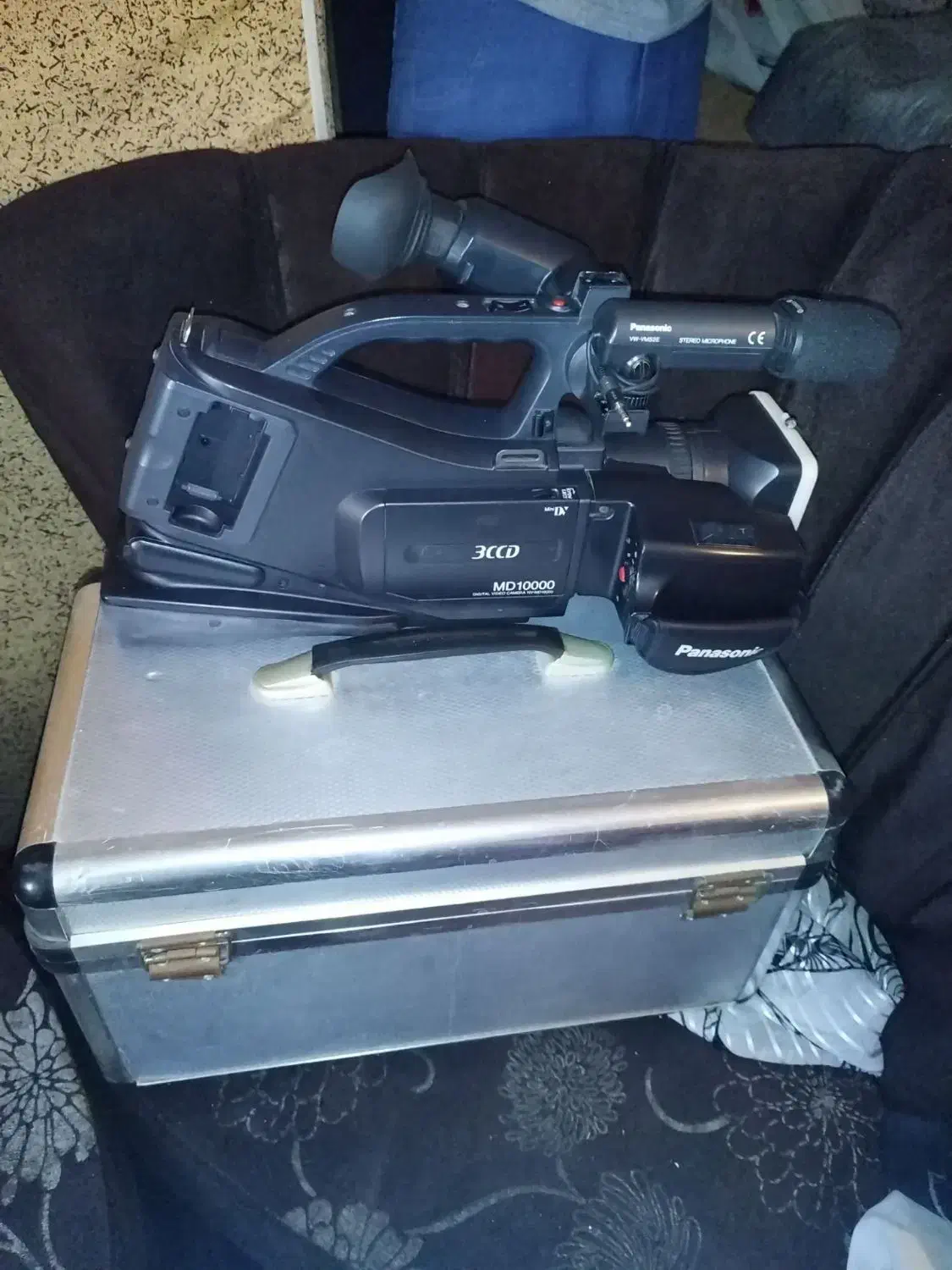 دوربین فیلمبرداری پاناسونیک کلیه لوازم قیمت توافقی|دوربین عکاسی و فیلم‌برداری|قوچان, |دیوار