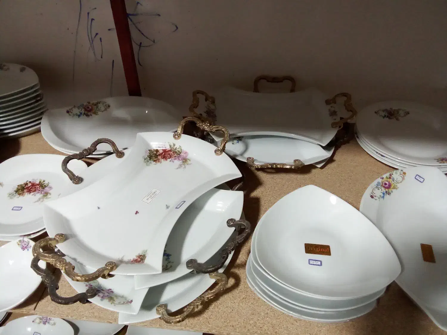 فروش روز مادر بدون پول دادن بیا ظرف ببر|ظروف سرو و پذیرایی|گنبد کاووس, |دیوار