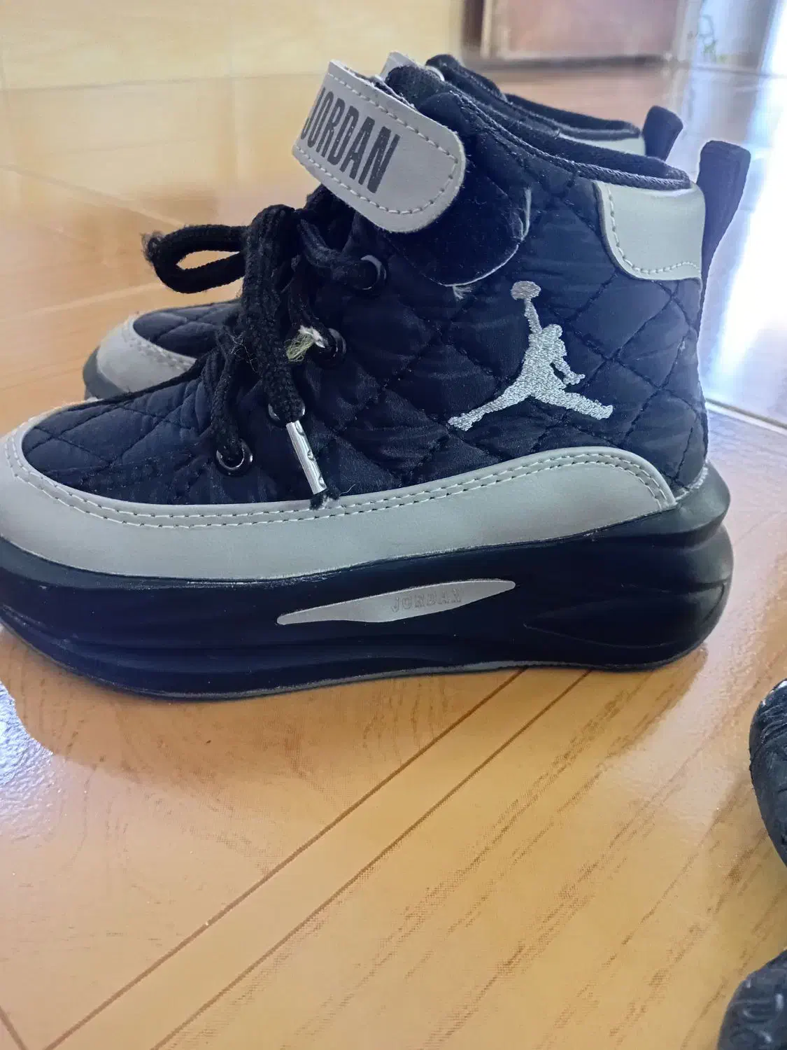 کتونی|کیف، کفش، کمربند|نهاوند, |دیوار