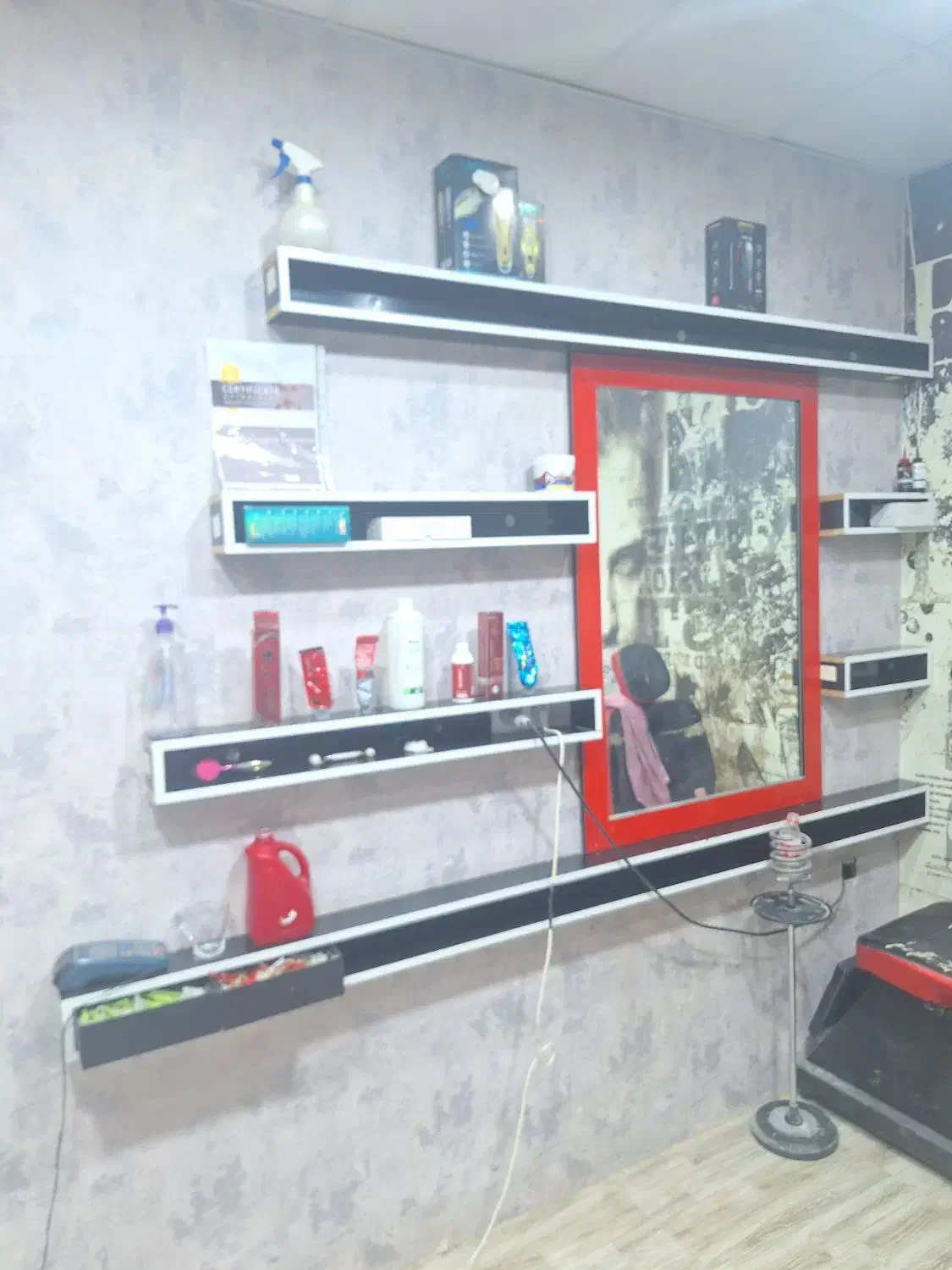 دکور آرایشگاه فروشی|آرایشگاه و سالن‌های زیبایی|قاسم‌آباد (خواف), |دیوار