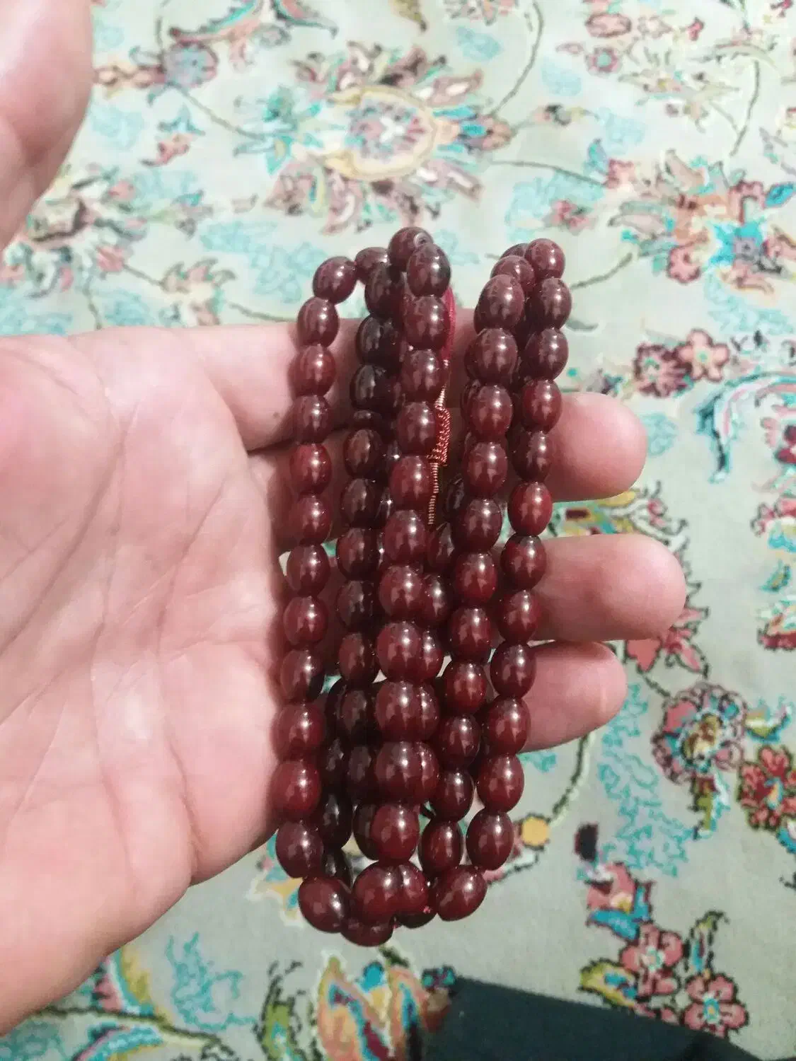 تسبیح کهربای کهنه|کلکسیون اشیاء عتیقه|آفتاب, |دیوار