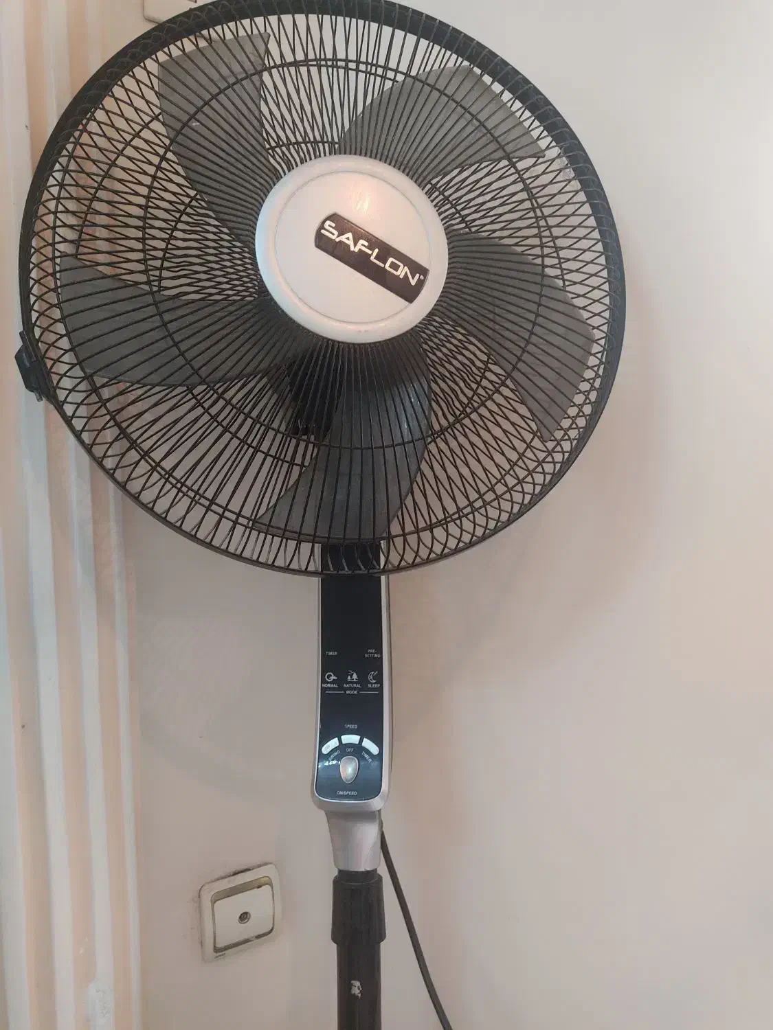 پنکه ایستاده سافلون|پنکه و تصفیه‌کنندهٔ هوا|کرج, مهرویلا شمالی|دیوار