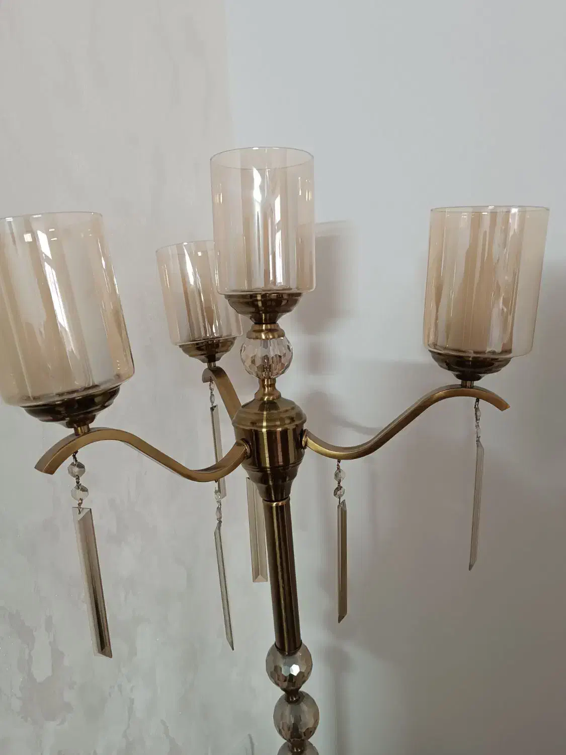 چراغ کنار مبلی ایستاده سالم نو نو|چراغ خواب و آباژور|اصفهان, همدانیان|دیوار