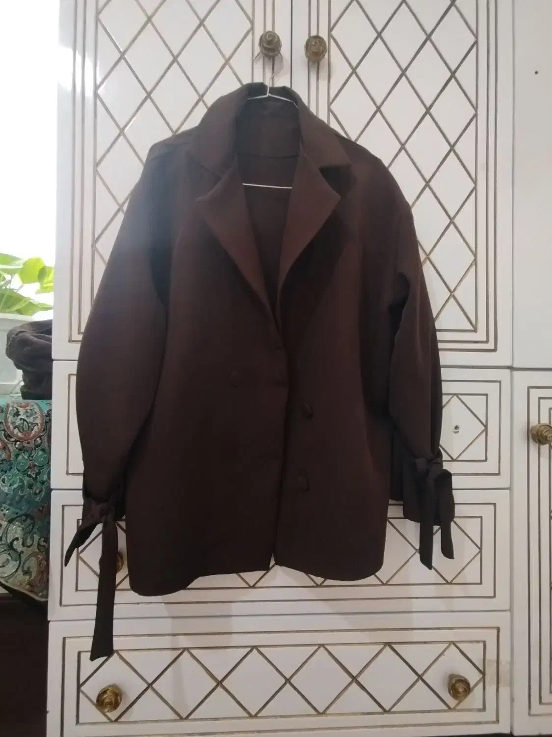 کت قهوه ای|لباس|الیگودرز, |دیوار