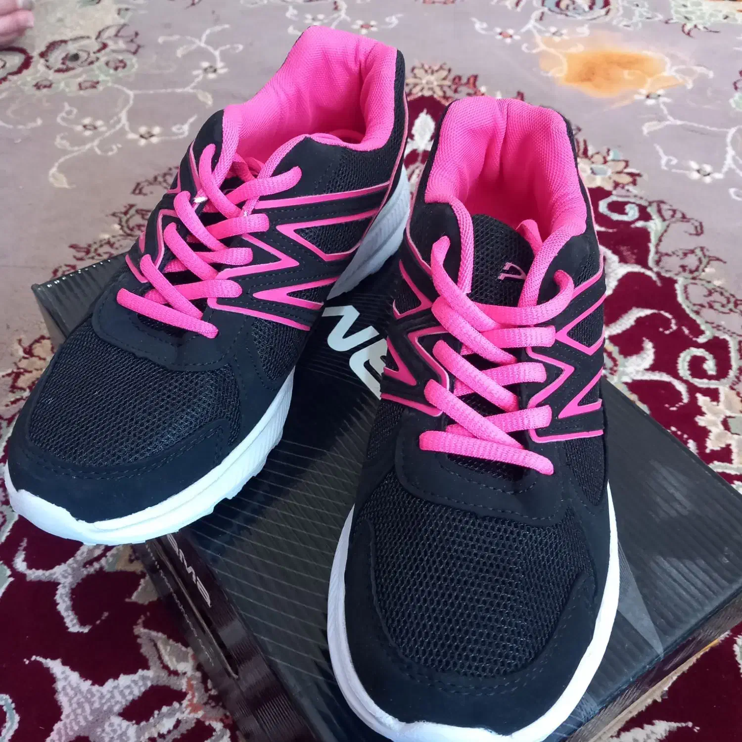 کفش|کیف، کفش، کمربند|گناباد, |دیوار