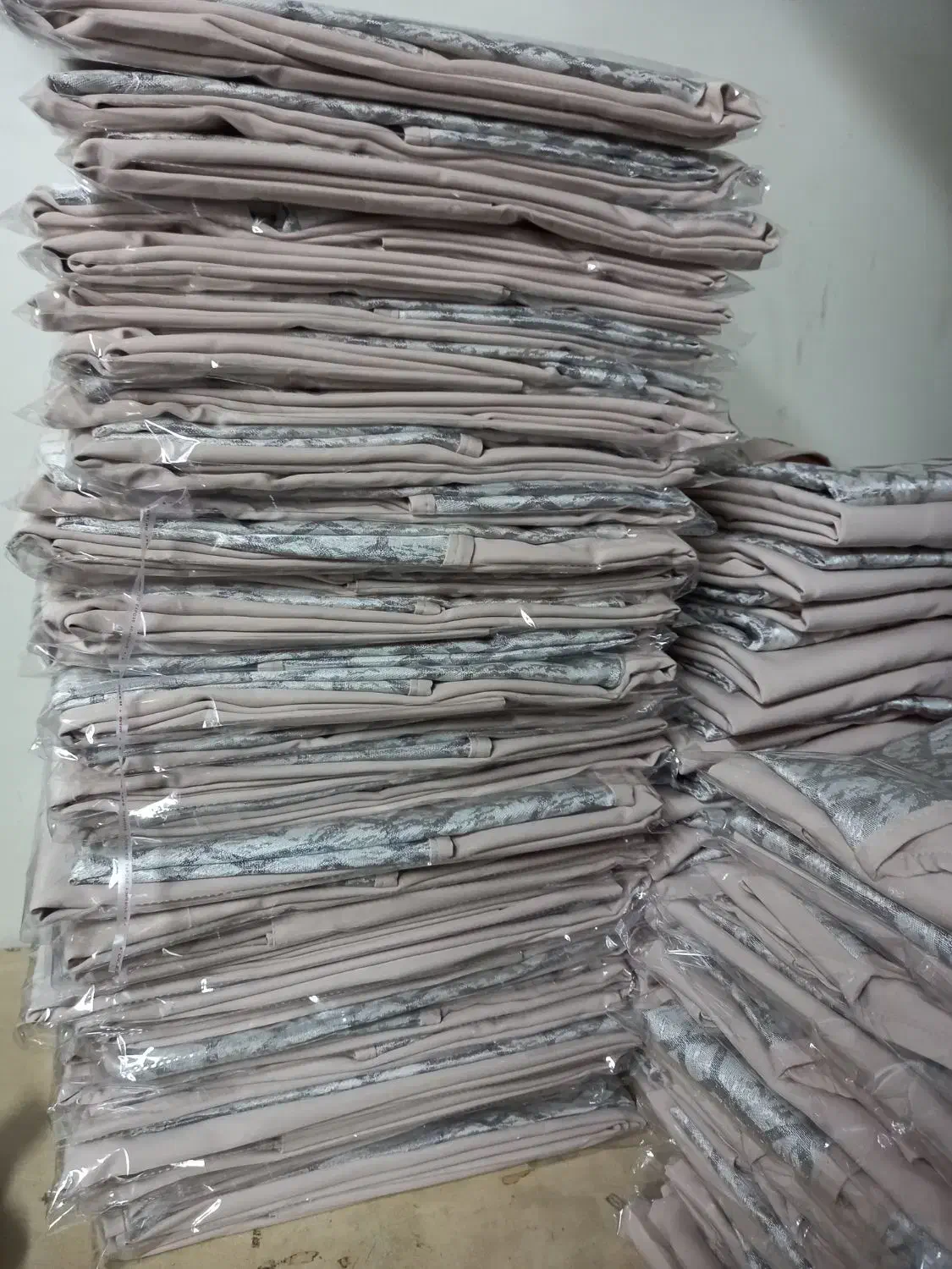 دونفر همکار خانم جهت بسته بندیه مانتو نیازمندیم|استخدام صنعتی، فنی، مهندسی|تهران, بلوار کشاورز|دیوار