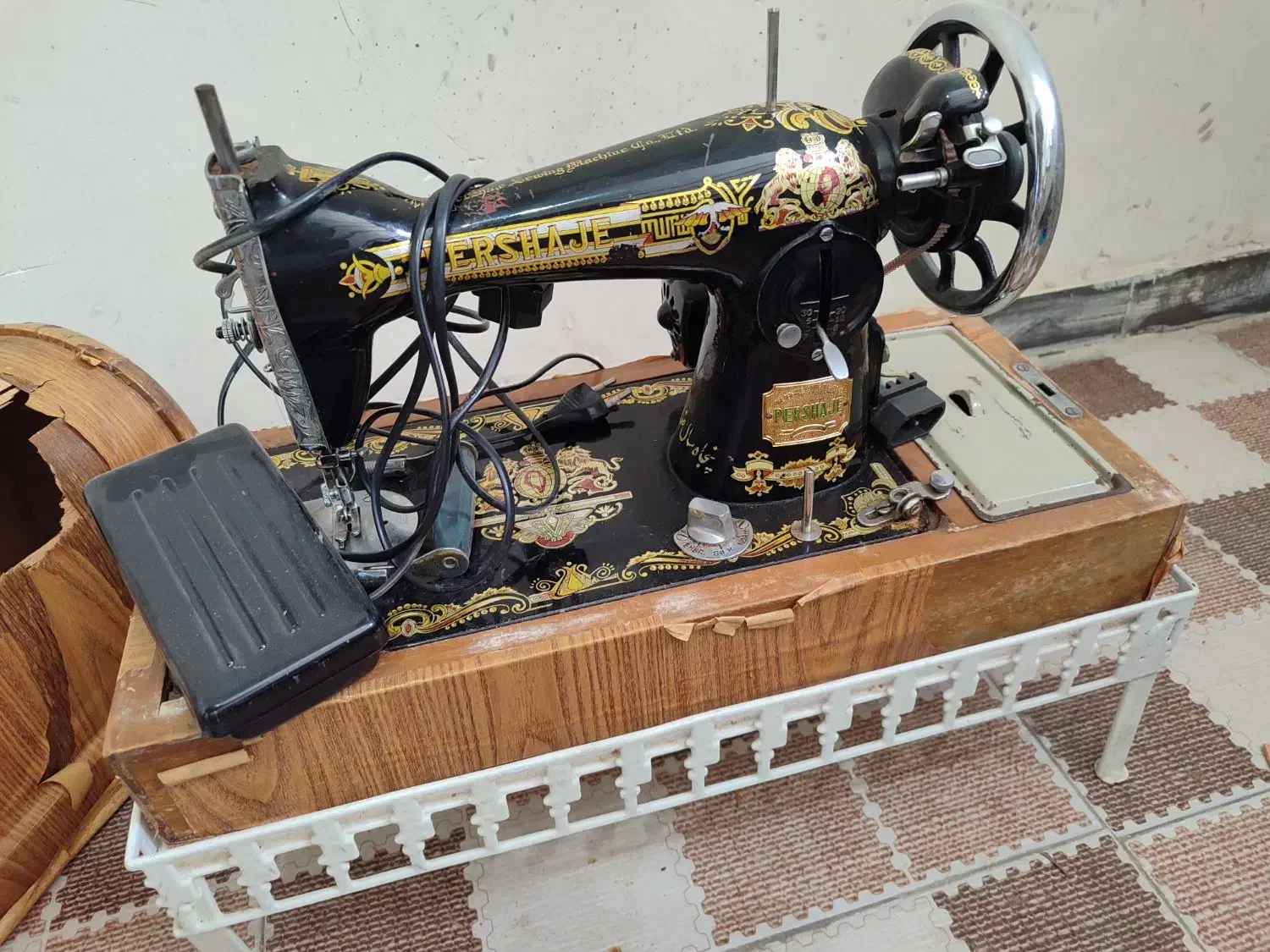 چرخ خیاطی کاملا سالم|چرخ خیاطی و ریسندگی|نهاوند, |دیوار