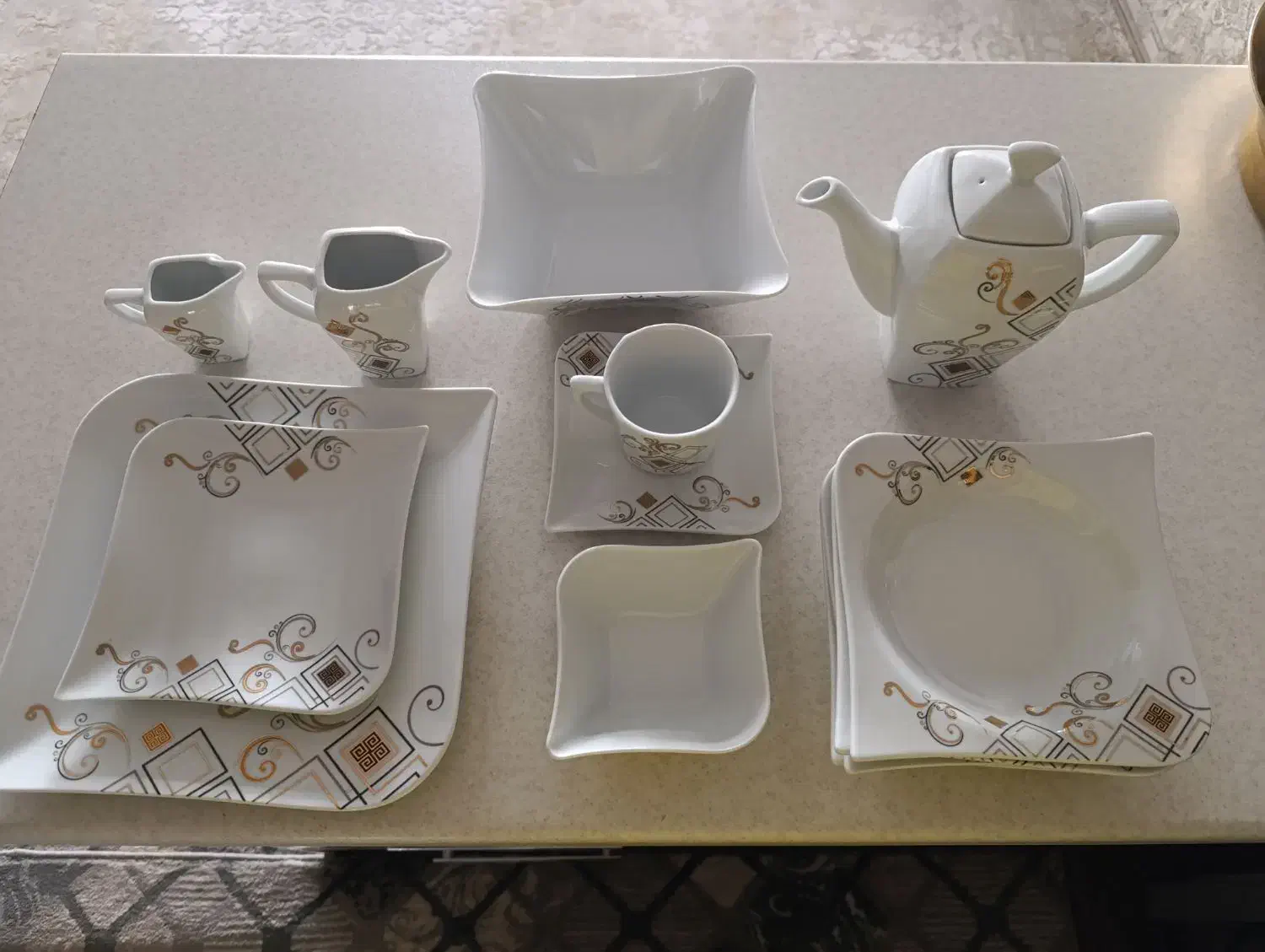 چینی توس 18نفره|ظروف سرو و پذیرایی|زنجان, |دیوار