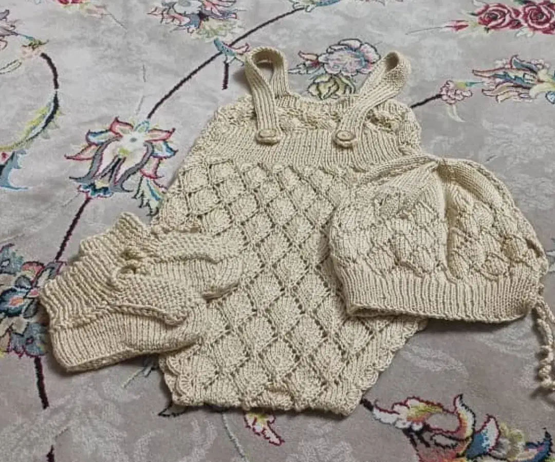 یک عدد لباس کاموایی و ابریشم|کفش و لباس بچه|کرج, شهرک فهمیده|دیوار