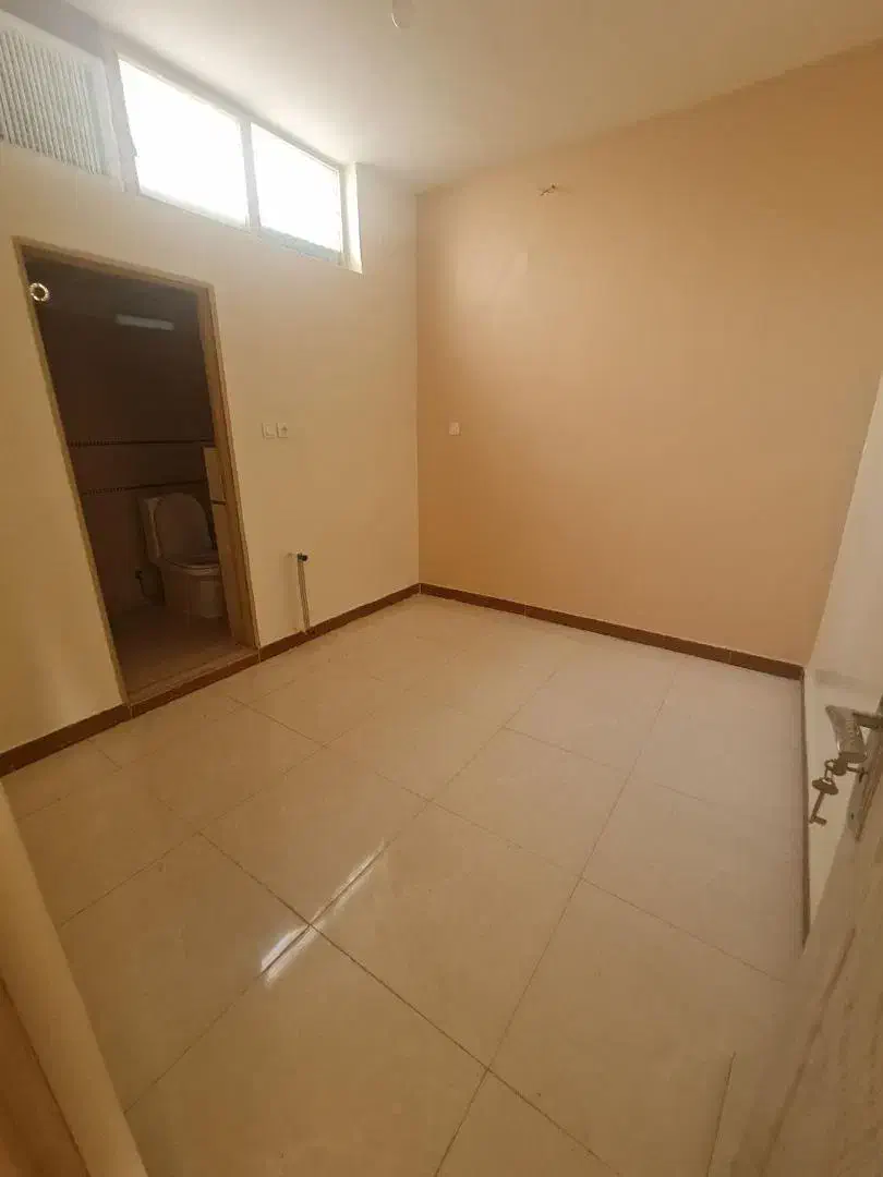 حیاط دربست خیابان کیانی