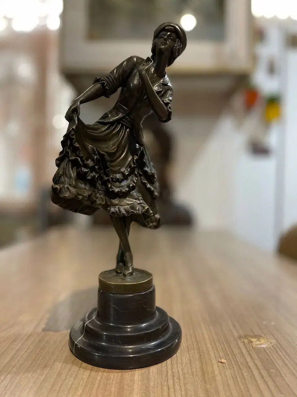 مجسمه برنز قدیمی|مجسمه، تندیس، ماکت|تهران, سازمان برنامه جنوبی|دیوار