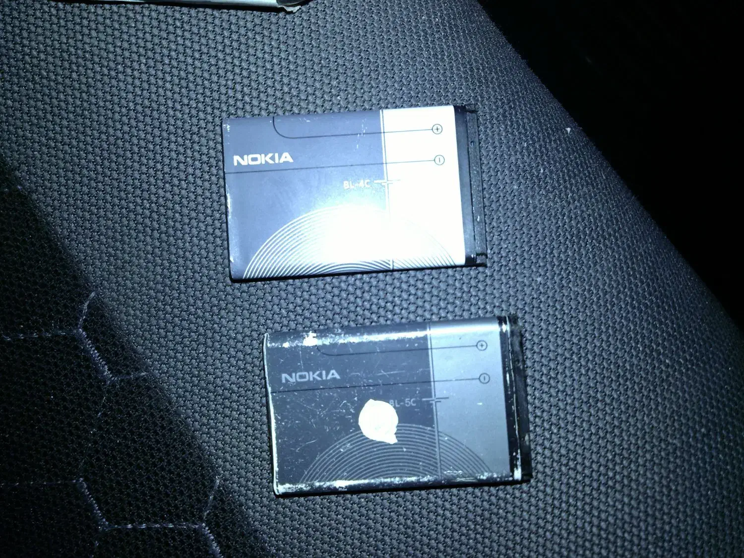 دوعدد باطری نوکیایی ویک عدد گوشی ساده دوسیم اصل|موبایل|دشتابی, |دیوار