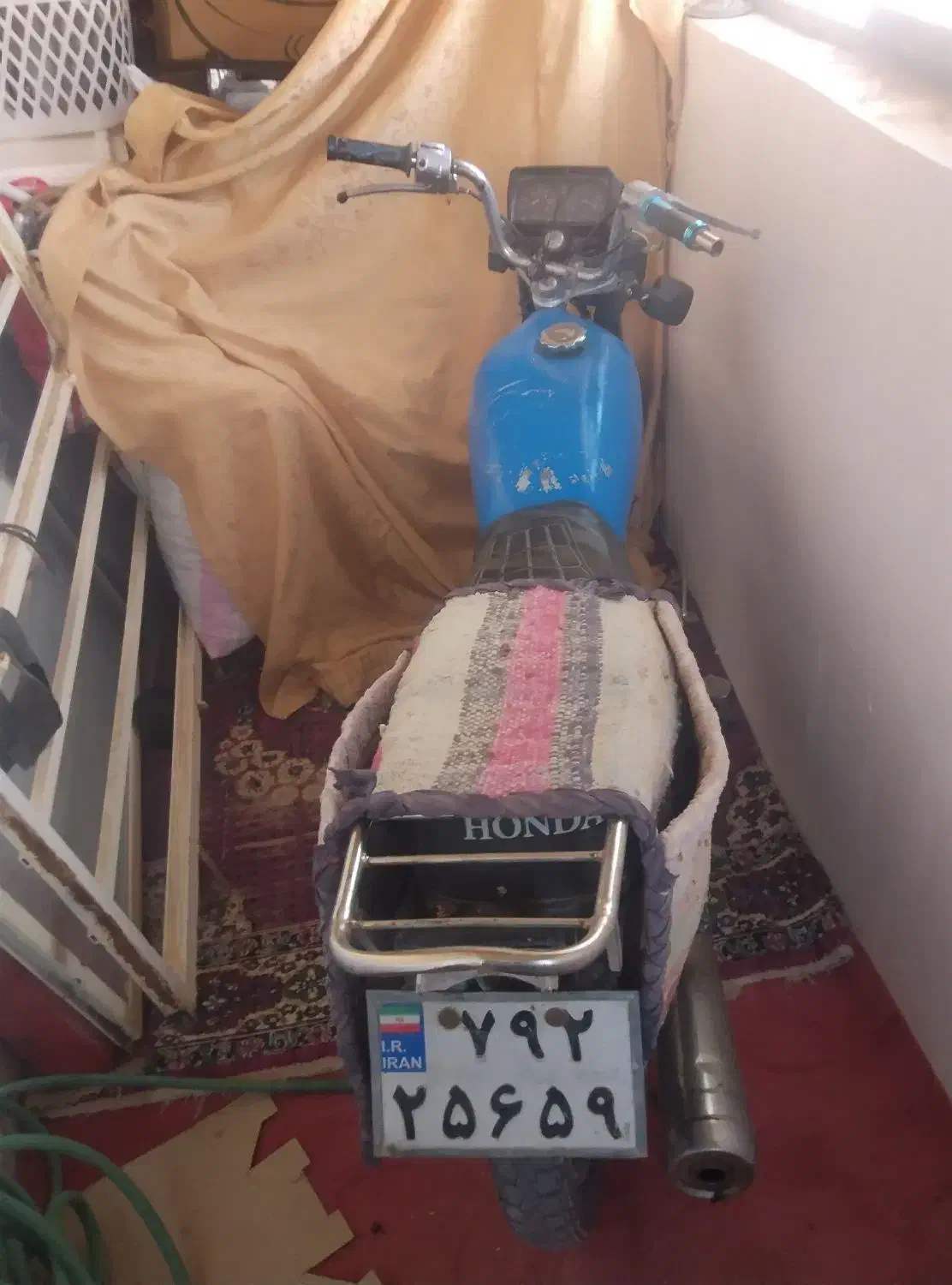 موتور|موتورسیکلت|درمیان, |دیوار