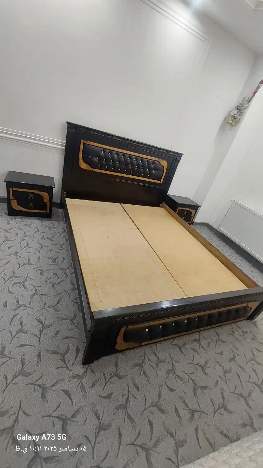 تخت خواب چوبی دونفره تمیز|تخت و سرویس خواب|تاکستان, |دیوار