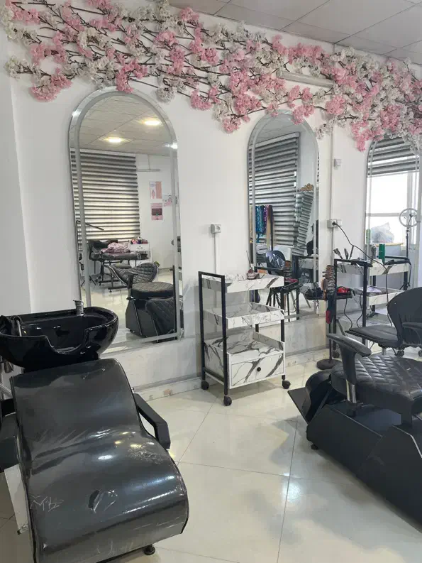 تمام خدمات زیبایی و اجاره لاین|اجارهٔ کوتاه‌مدت دفتر کار و فضای آموزشی|مشهد, ایثار|دیوار