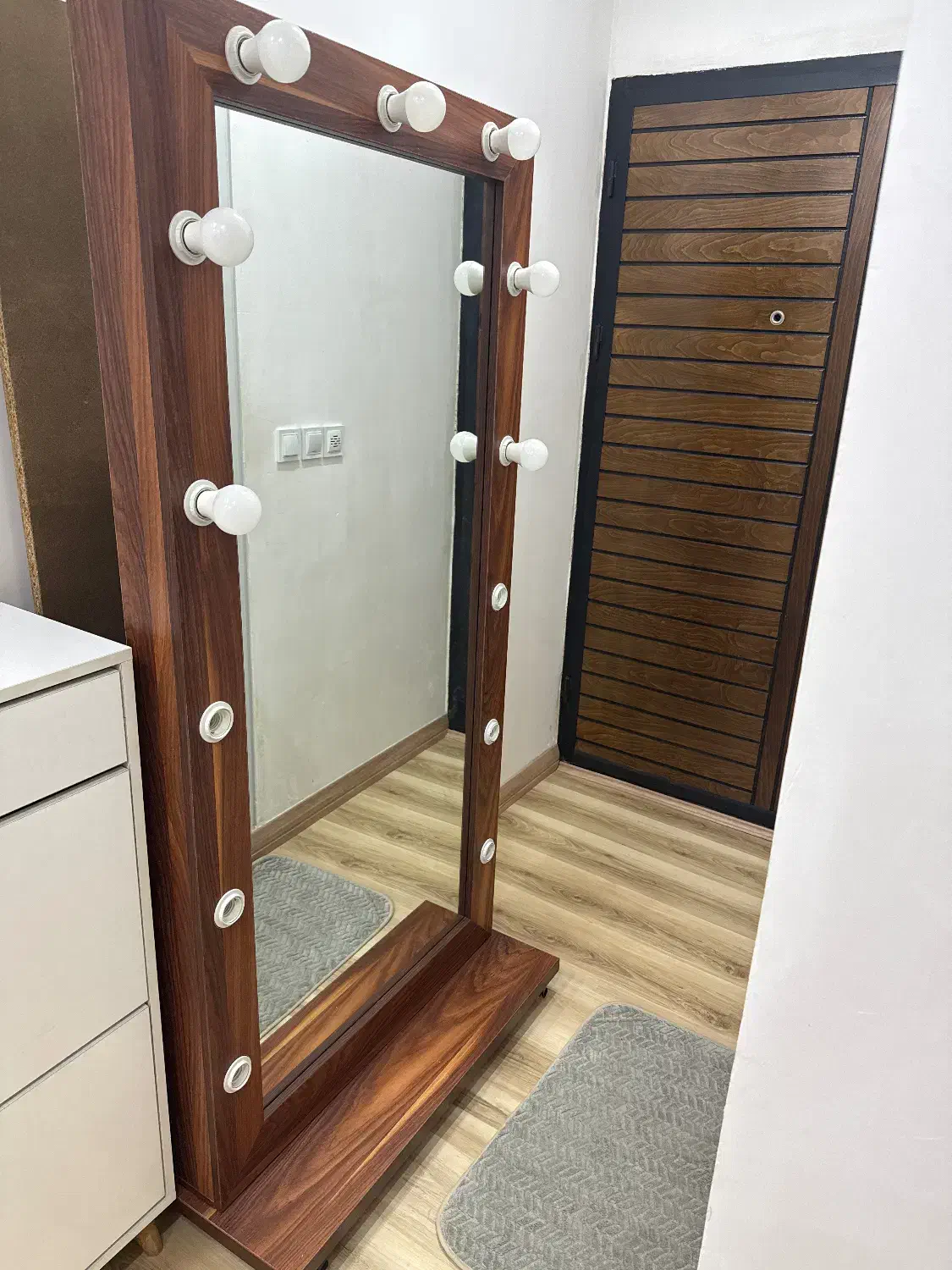 اینه لامپدار و قابل حرکت|آینه|رشت, پستک|دیوار