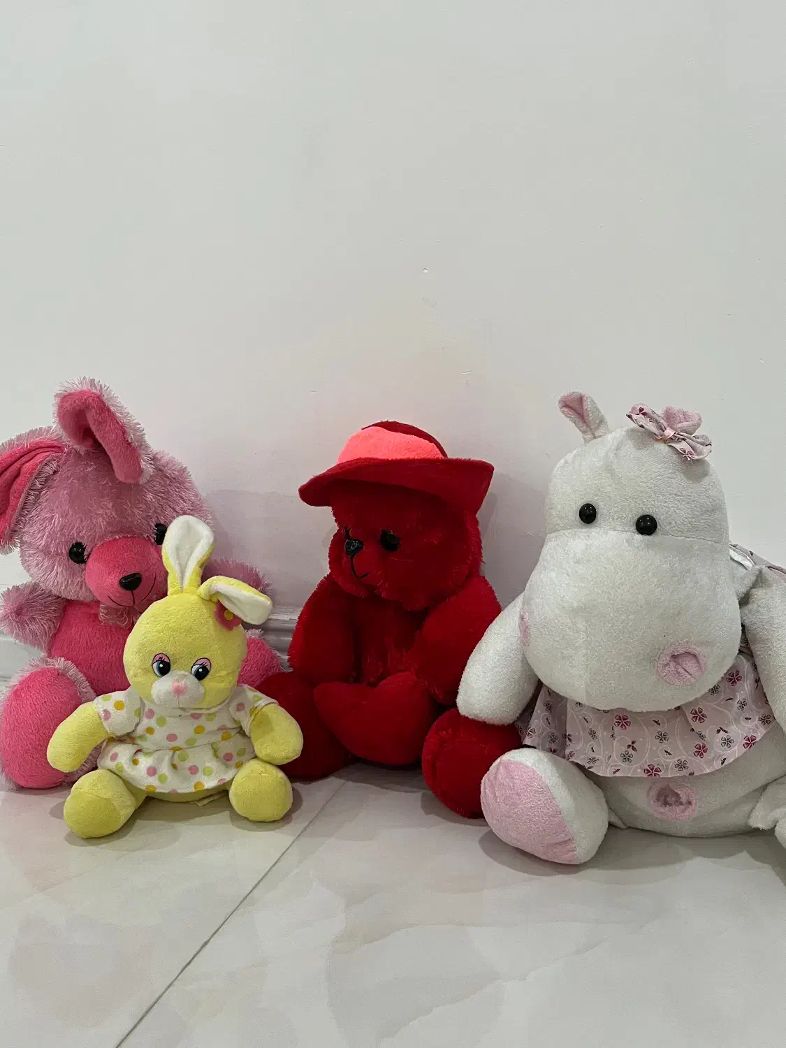 عروسک|اسباببازی بچه|ماسال, |دیوار