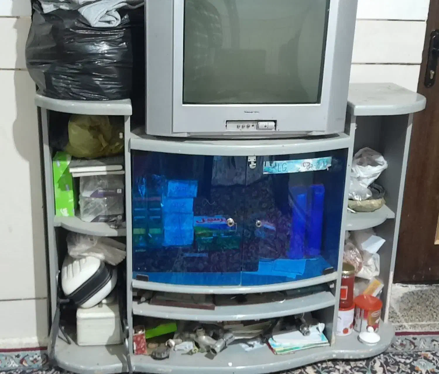 تلویزیون با میز تلویزیون|تلویزیون و پروژکتور|فولادشهر, مدیسه|دیوار