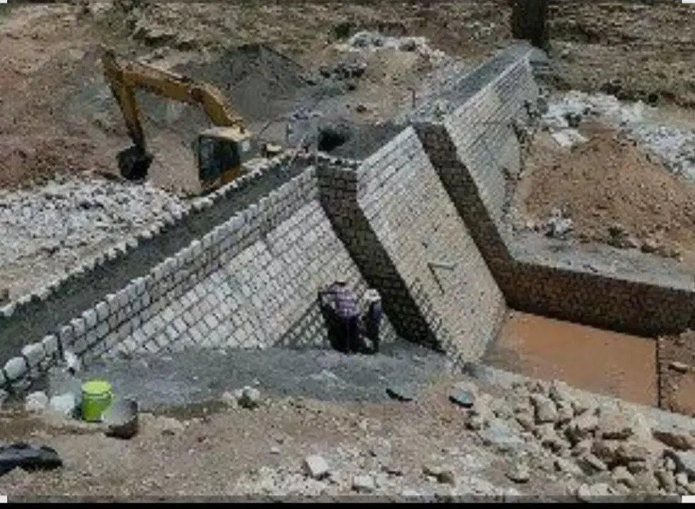 نیازمند بنا و  کارگر وارد به سنگ چینی|استخدام معماری، عمران و ساختمانی|تهران, شهران شمالی|دیوار