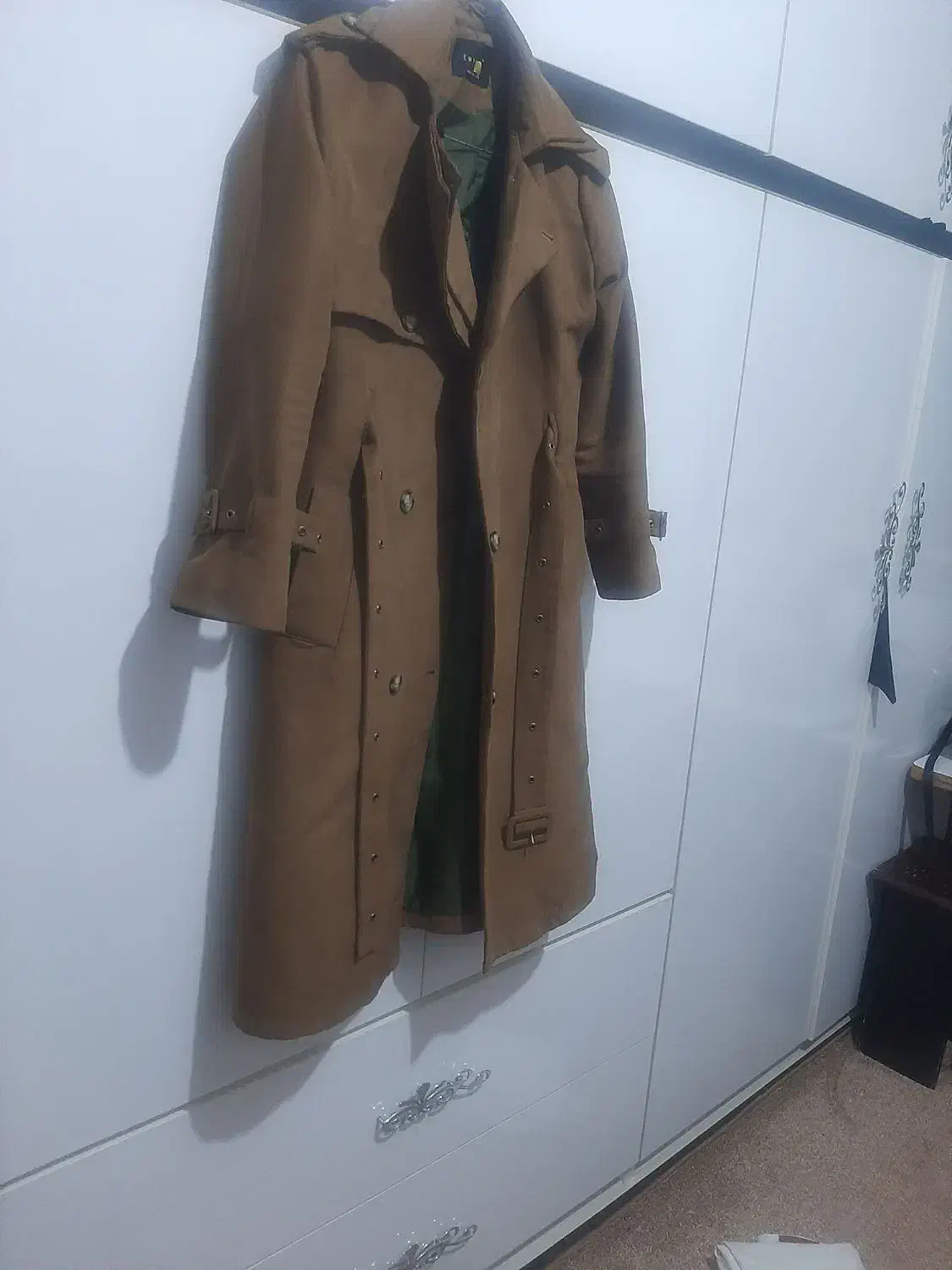 پالتو|لباس|لیلان, |دیوار