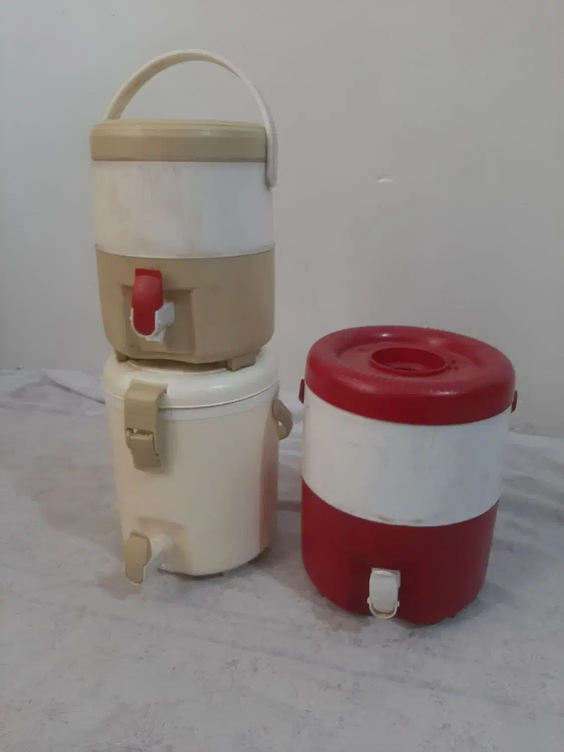 ۳عدد کلمن آب|ظروف نگهدارنده، پلاستیکی، یک‌بارمصرف|کرج, حصارک پایین|دیوار