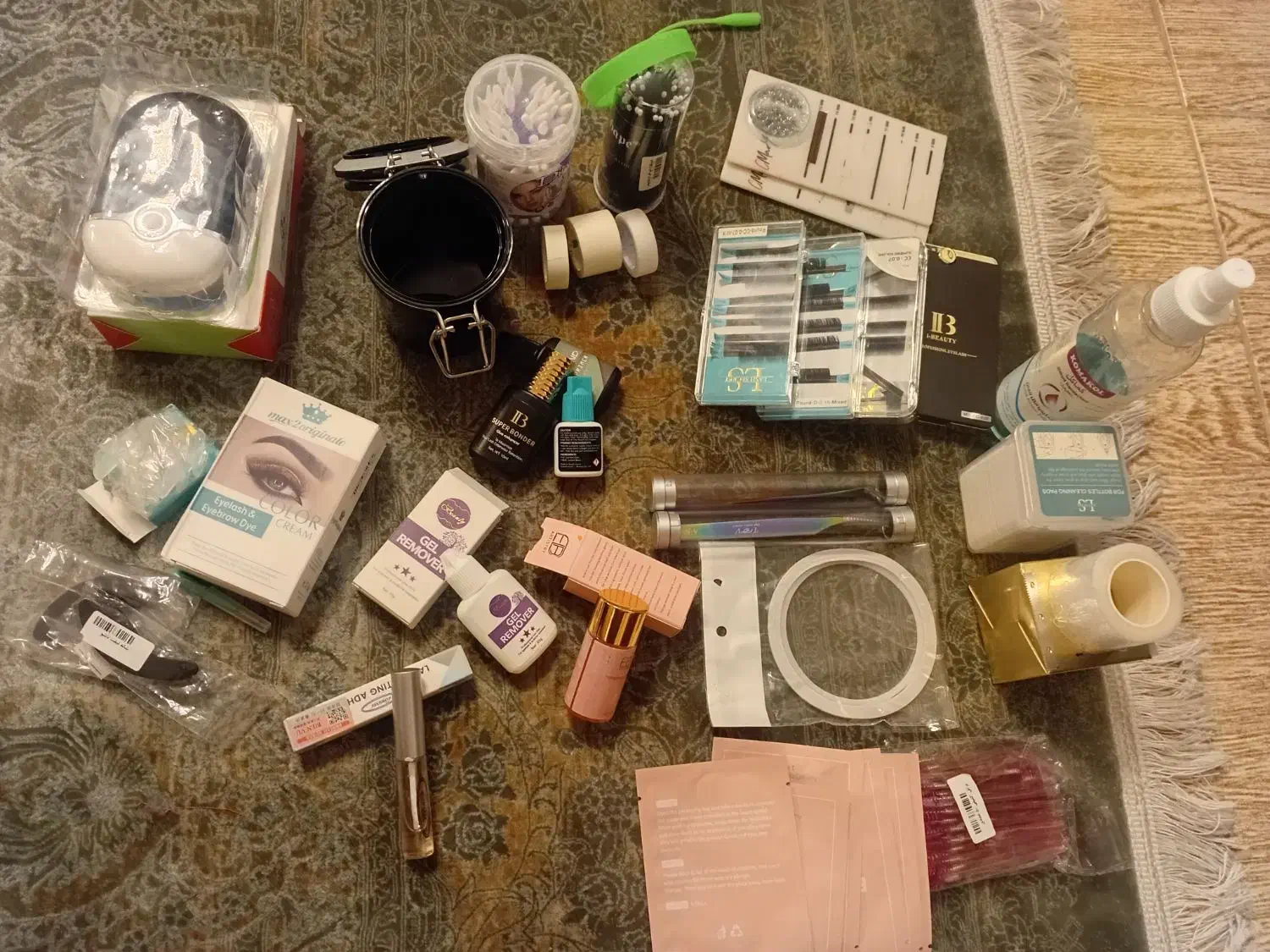 وسایل مژه|آرایشگاه و سالن‌های زیبایی|اردبیل, |دیوار