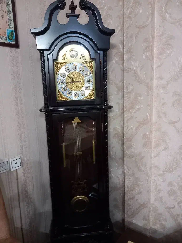 ساعت ایستاده|ساعت دیواری و تزئینی|قدس, شهر‌قدس|دیوار