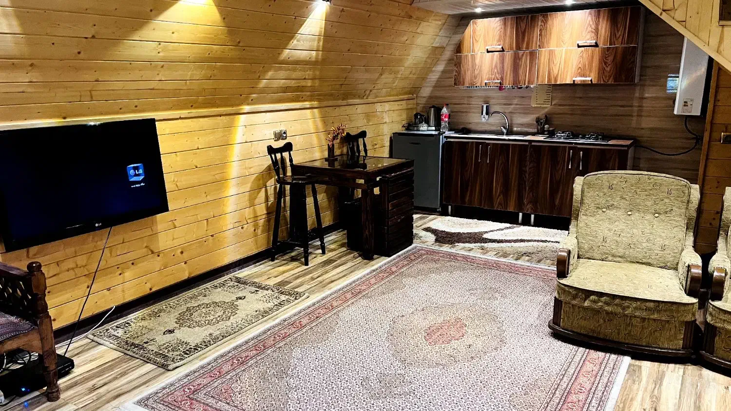 کلبه سویسی|اجارهٔ کوتاهمدت ویلا و باغ|رشت, بیجارپس|دیوار