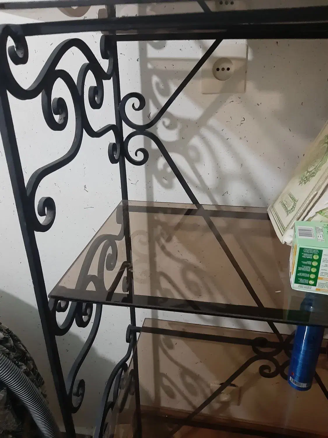 کتابخانه فرفورژه به همراه آئینه و کنسول|کتابخانه، شلف، قفسه‌های دیواری|لوشان, |دیوار