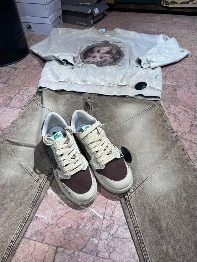 بورس انواع کتونی درجه یک خوش قیمت زنونه و مردونه|کیف، کفش، کمربند|چالوس, |دیوار