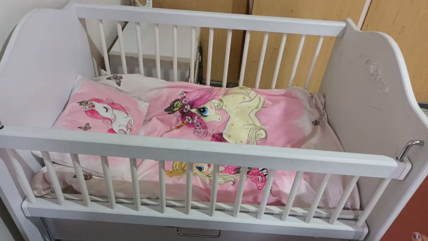 تخت خواب بچه|تخت و صندلی بچه|باغستان, |دیوار