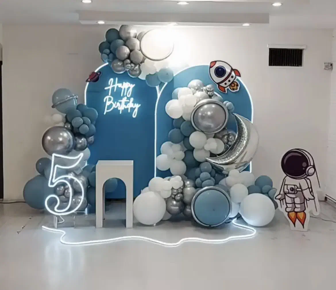 دکور تولد پاپیون پروانه بادکنک آرایی رنگ ارنگ|خدمات پذیرایی، مراسم|اصفهان, ارغوانیه|دیوار