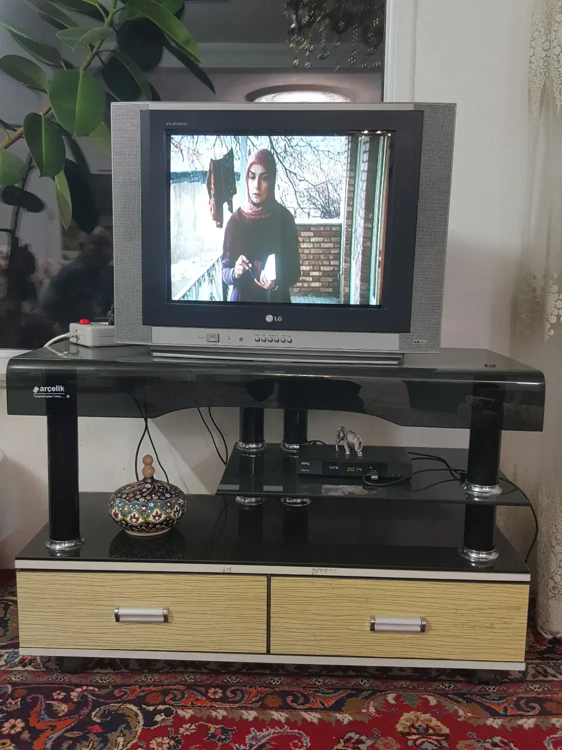 مبل، تلوزیون و میز|فرش|مشهد, ولیعصر (شهرک غرب)|دیوار